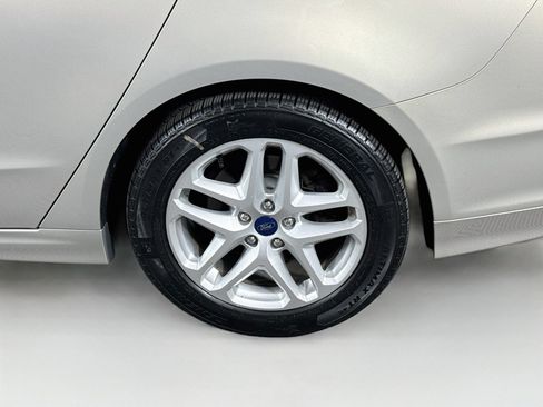 Used 2016 Ford Fusion SE FWD image 9