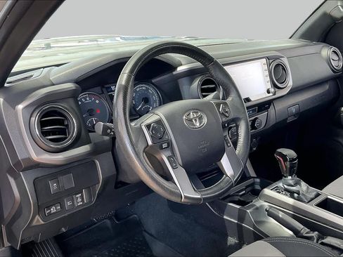 Used 2021 Toyota Tacoma TRD Off-Road w/ Technology Package AWD/4WD image 17