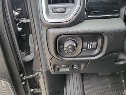 Used 2025 RAM 1500 Laramie AWD/4WD image 26