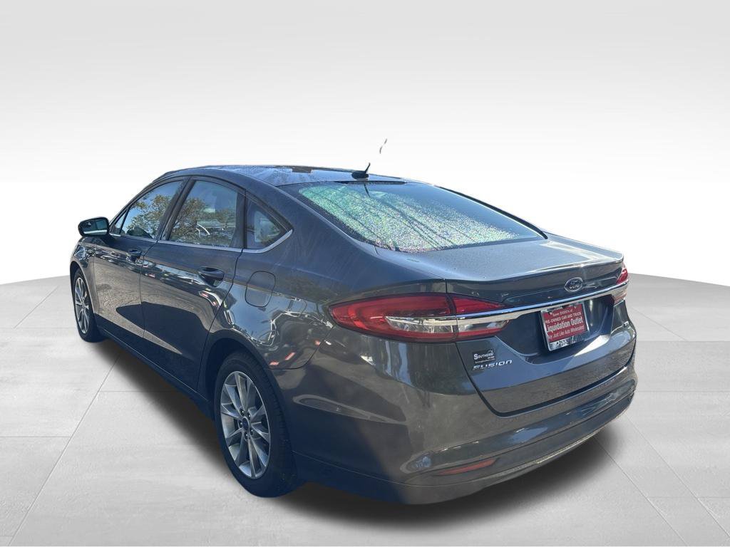 Used 2017 Ford Fusion SE FWD image 8