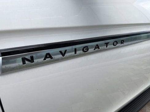 New 2026 Lincoln Navigator Premiere AWD/4WD image 8