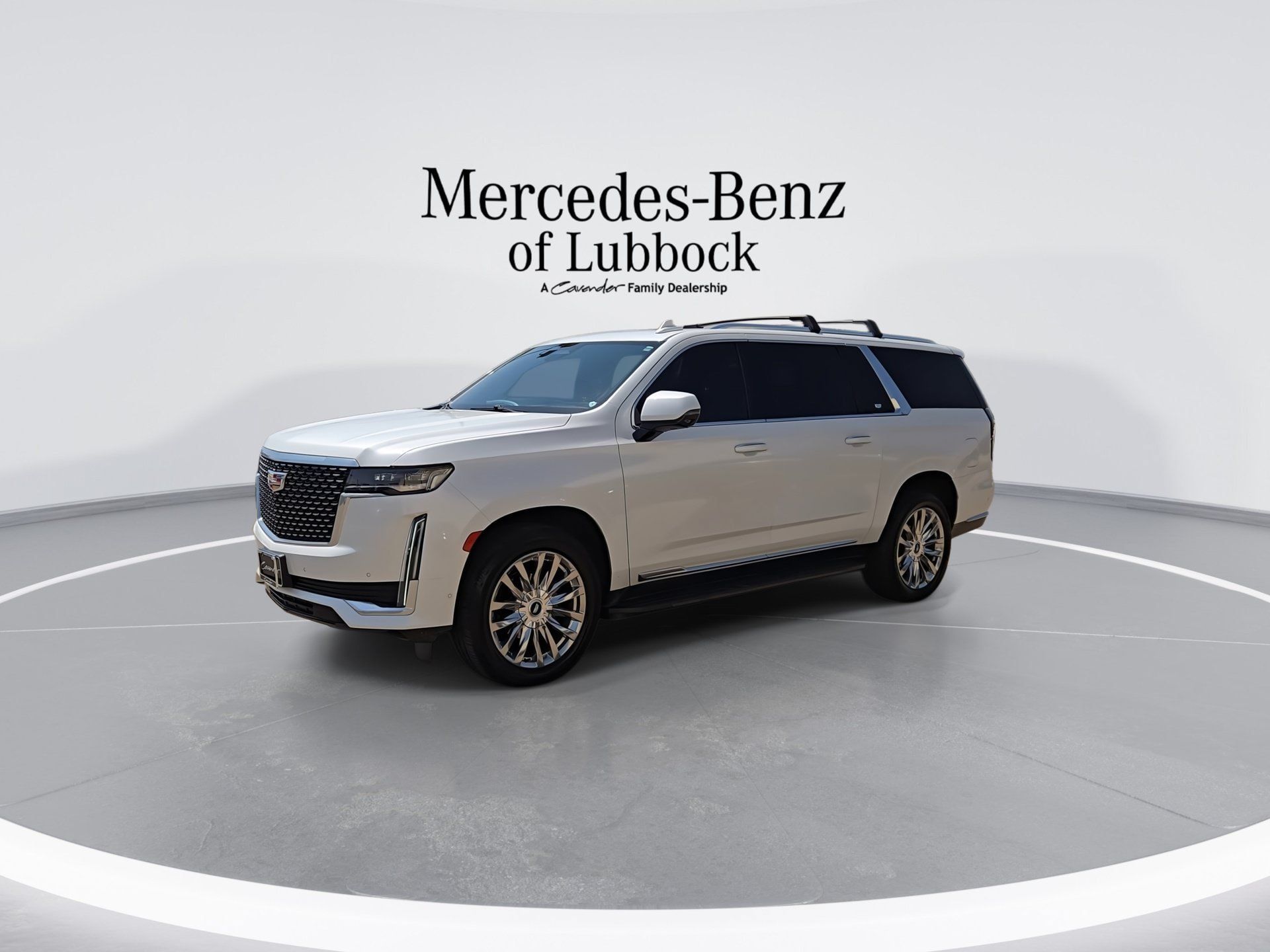 Used 2022 Cadillac Escalade ESV Premium Luxury AWD/4WD image 4