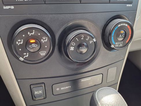 Used 2010 Toyota Corolla LE image 6