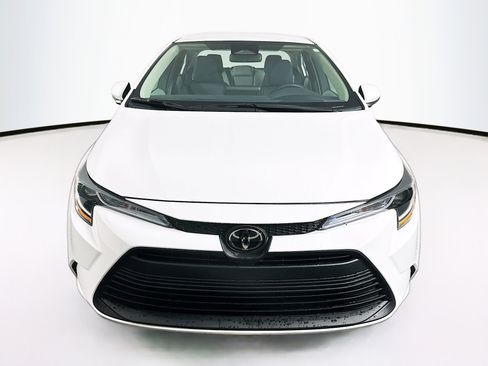 Used 2026 Toyota Corolla LE image 2