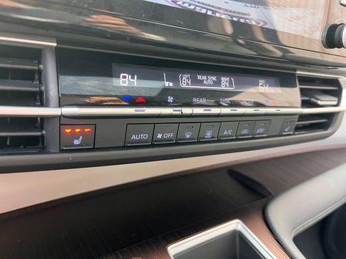 Used 2021 Toyota Sienna XLE image 27