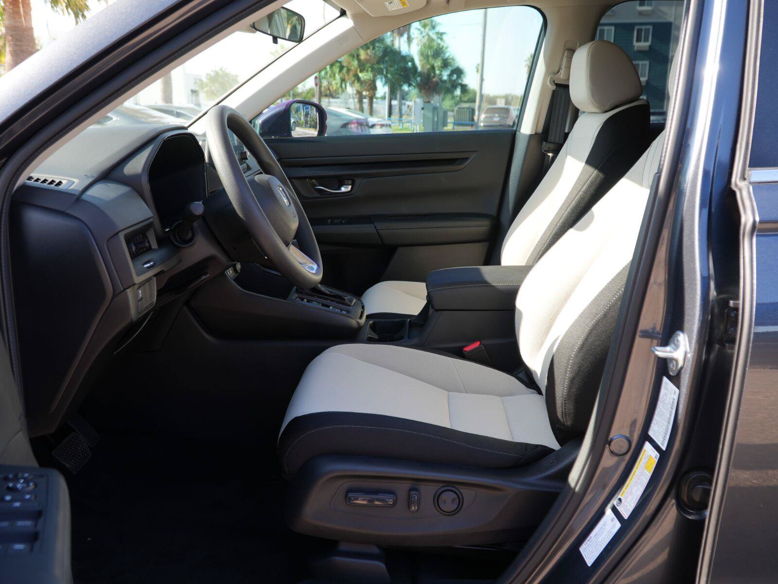 Used 2025 Honda CR-V EX image 8