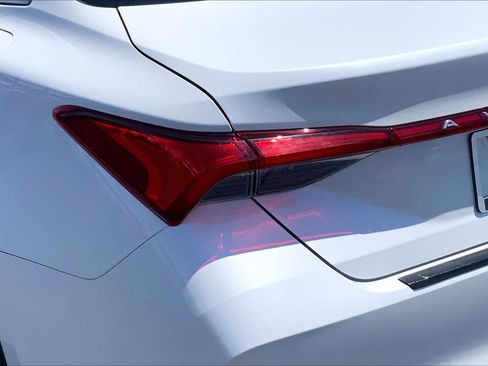 Used 2020 Toyota Avalon Limited FWD image 29