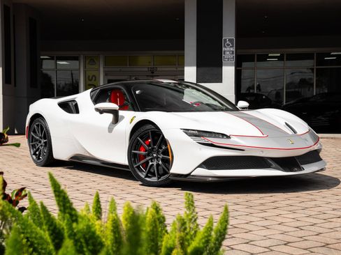 Used 2022 Ferrari SF90 Stradale AWD/4WD image 3
