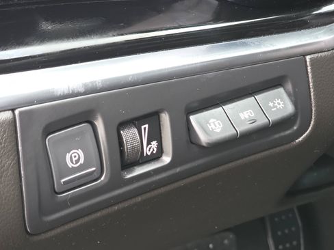 Used 2022 Cadillac XT6 Premium Luxury w/ Technology Package FWD image 22