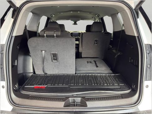 Used 2023 GMC Acadia SLE w/ Driver Convenience Package image 24