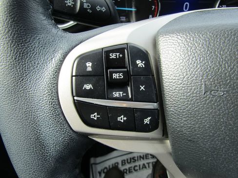 Used 2023 Ford Explorer XLT w/ Equipment Group 202A AWD/4WD image 32
