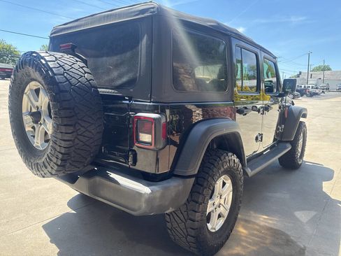 Used 2018 Jeep Wrangler Unlimited Sport S AWD/4WD image 5