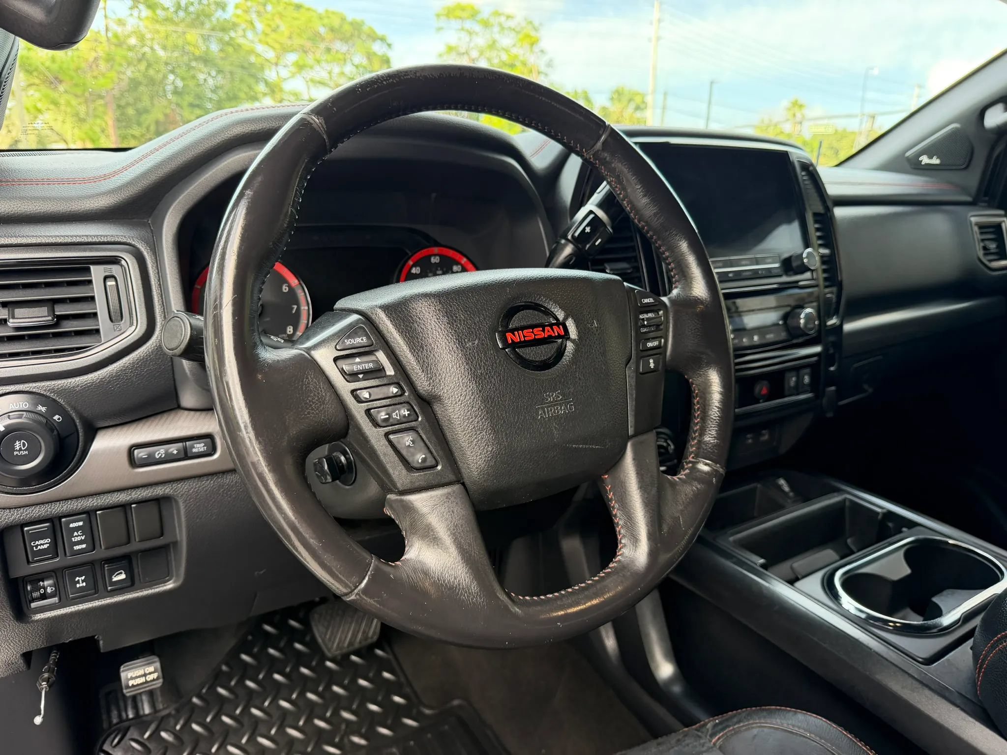 Used 2020 Nissan Titan PRO-4X w/ Pro-4x Convenience Package AWD/4WD image 7