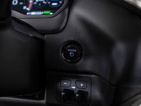 Used 2025 Toyota Sequoia Limited AWD/4WD image 40