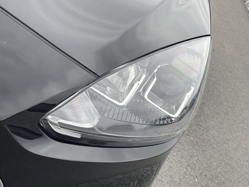 Used 2022 Ford Escape SE w/ SE Sport Appearance Package image 10