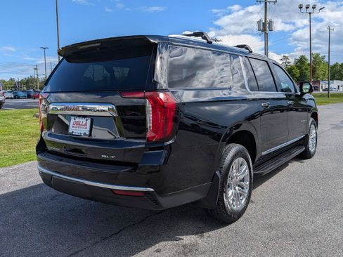 Used 2022 GMC Yukon XL SLT w/ SLT Premium Package AWD/4WD image 7