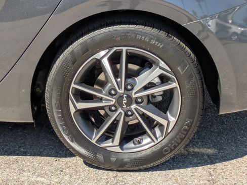Used 2022 Kia Forte LXS image 9