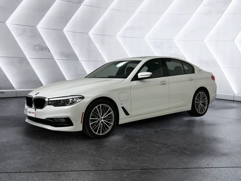 Used 2018 BMW 530e RWD image 3