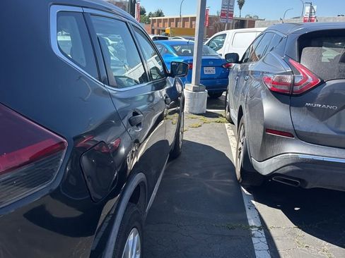 Certified 2018 Nissan Rogue S image 5