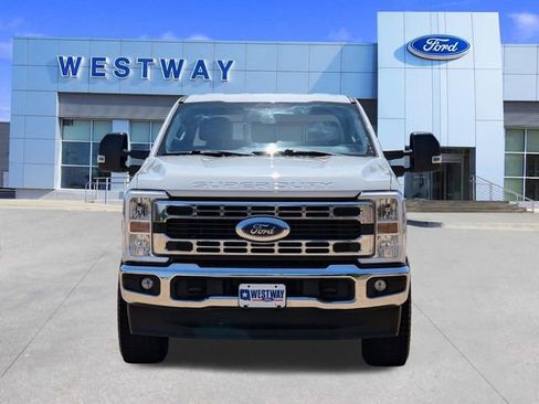 Used 2023 Ford F250 XLT w/ FX4 Off-Road Package AWD/4WD image 8