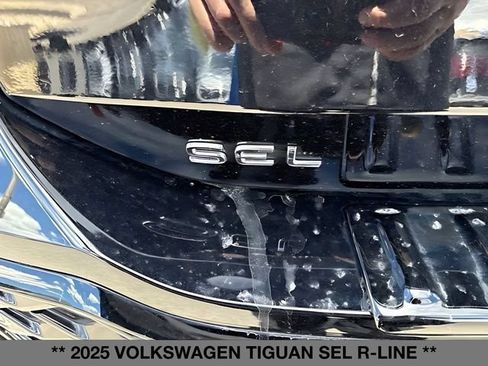 Used 2025 Volkswagen Tiguan SEL R-Line AWD/4WD image 10