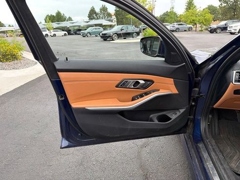 Used 2019 BMW 330i xDrive Sedan w/ Premium Package AWD/4WD image 9