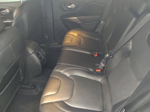 Used 2020 Jeep Cherokee Limited image 18