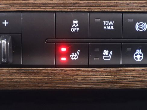 Used 2018 RAM 2500 Laramie w/ Convenience Group image 24