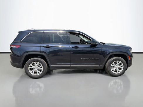 Used 2023 Jeep Grand Cherokee Limited AWD/4WD image 4