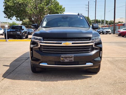 Used 2024 Chevrolet Suburban LT AWD/4WD image 3