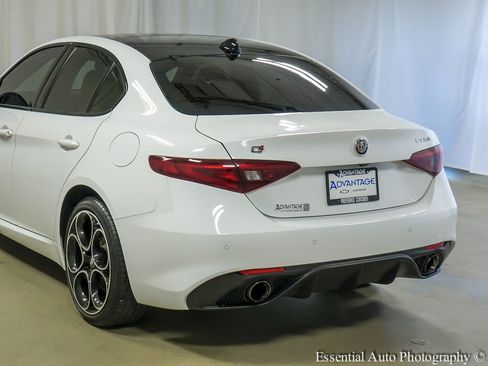 Used 2022 Alfa Romeo Giulia Veloce AWD/4WD image 7