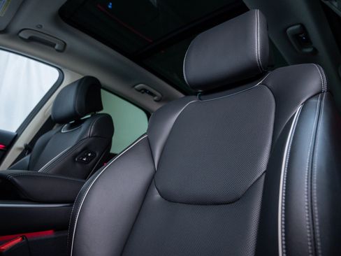 Used 2026 Genesis GV70 2.5T Select image 19