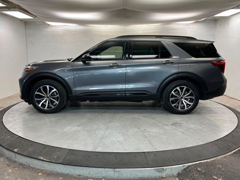 Used 2022 Ford Explorer ST-Line w/ Class IV Trailer Tow Package image 2