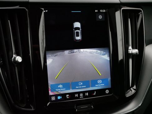 Used 2023 Volvo XC60 B5 Core image 29