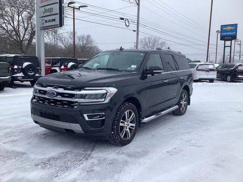Used 2022 Ford Expedition Limited image 3