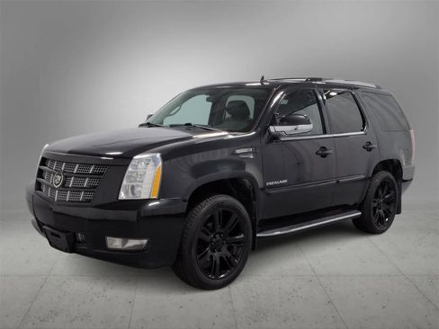 Used 2012 Cadillac Escalade Luxury image 4