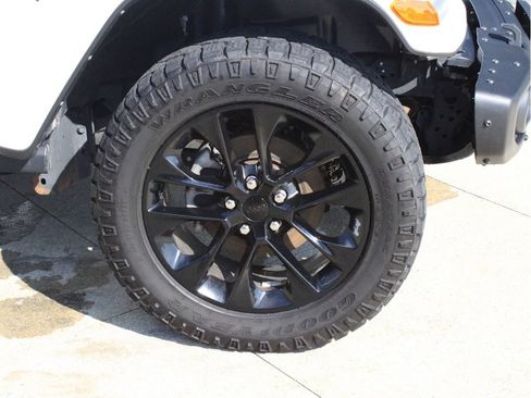 Certified 2023 Jeep Gladiator Overland AWD/4WD image 37