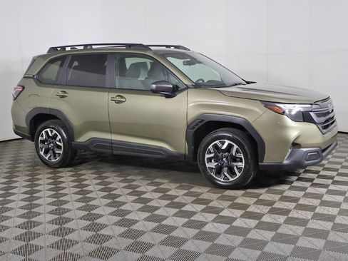 Used 2025 Subaru Forester Premium AWD/4WD image 13