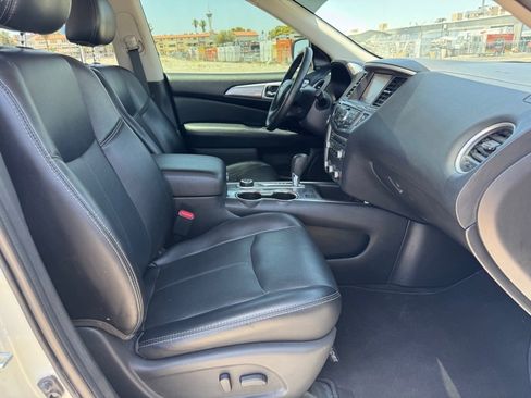 Used 2020 Nissan Pathfinder SL image 17