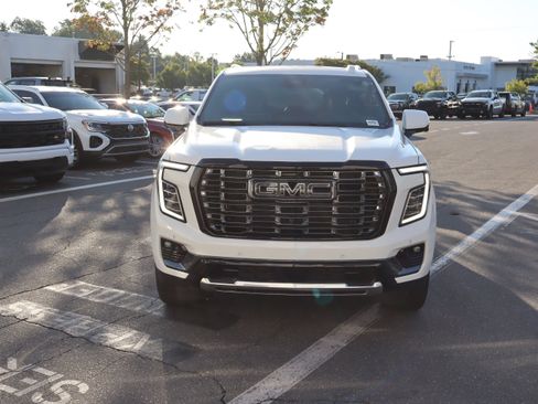 Used 2025 GMC Yukon Denali Ultimate AWD/4WD image 3