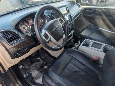 Certified 2016 Chrysler Town & Country Touring-L w/ Driver Convenience Group FWD image 18
