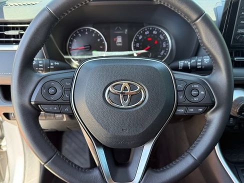 Used 2022 Toyota RAV4 XLE Premium FWD image 15