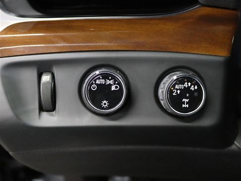 Used 2019 Cadillac Escalade Luxury image 39