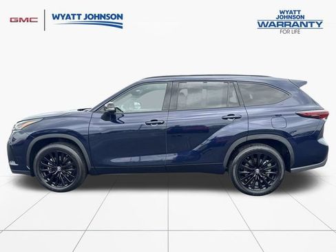 Used 2025 Toyota Highlander XSE AWD/4WD image 2