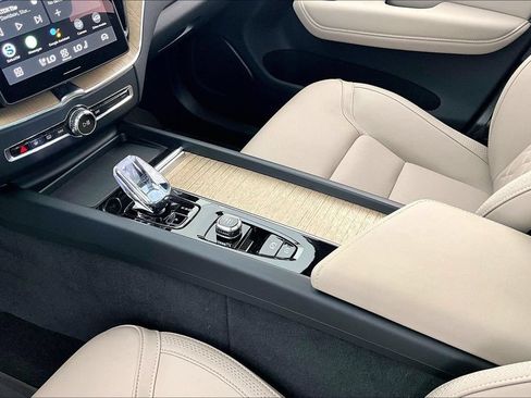 New 2026 Volvo XC60 B5 Plus w/ Protection Package Premier AWD/4WD image 20