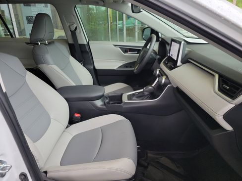 Certified 2025 Toyota RAV4 XLE Premium image 32