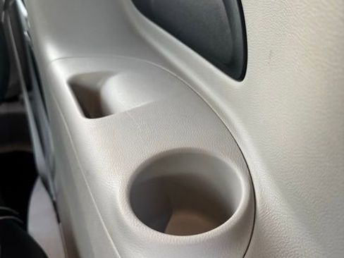 Used 2024 Chrysler Pacifica Touring-L image 27