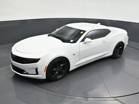 Used 2019 Chevrolet Camaro LT w/ RS Package RWD image 15