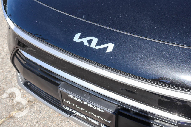 Certified 2025 Kia Niro EX FWD image 6