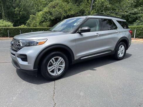 Used 2021 Ford Explorer XLT w/ Class III Trailer Tow Package AWD/4WD image 3